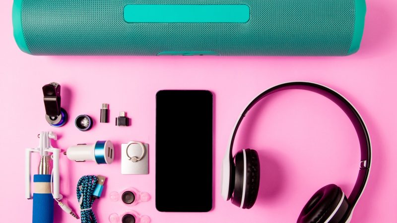 Headset,Listen,Music,With,Mobile,Phone,And,Accessory,Set,Technology