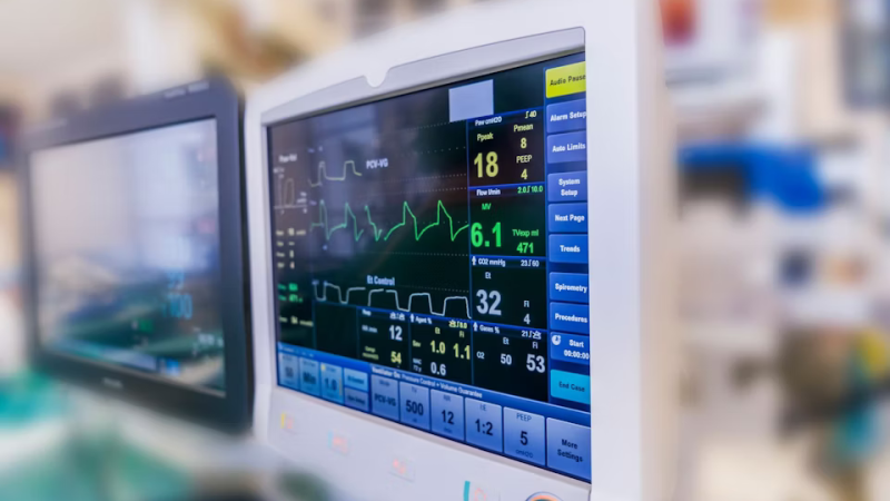 cardiac-computer-monitor-nofocalpoint.cdn.en-PK.1